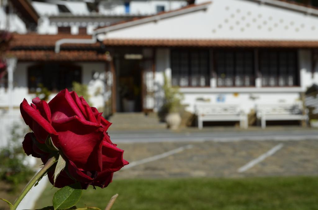 Pousada Das Rosas Miguel Pereira Extérieur photo